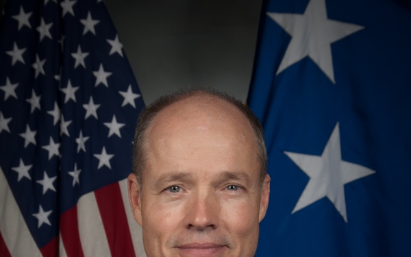 Official portrait of Lt. Gen. Allen G. Peck