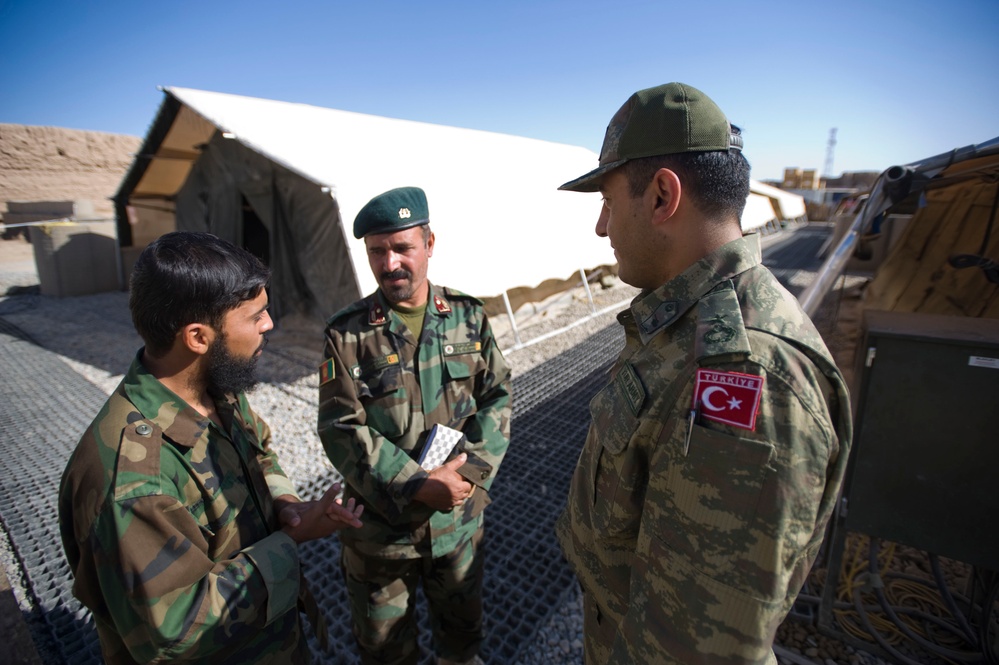 SACEUR visits troops in Afghanistan