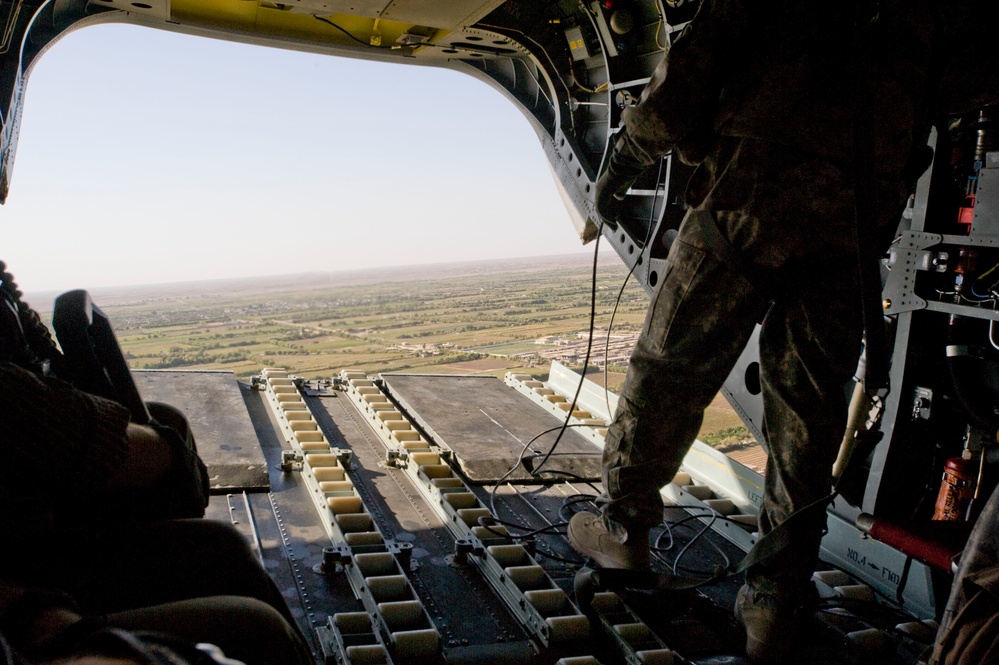 SACEUR visits troops in Afghanistan