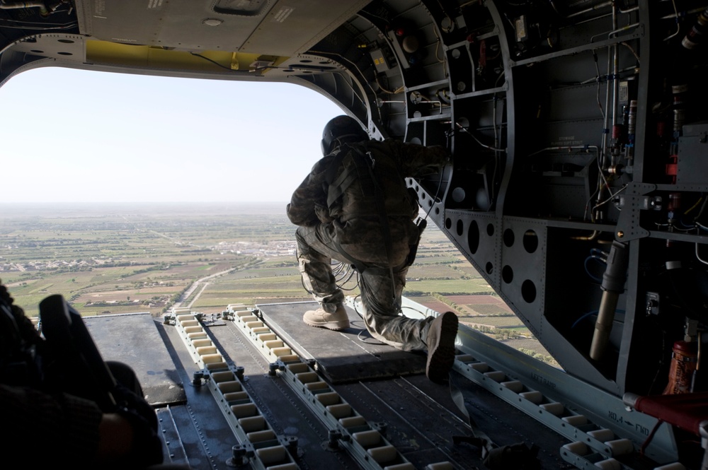 SACEUR visits troops in Afghanistan