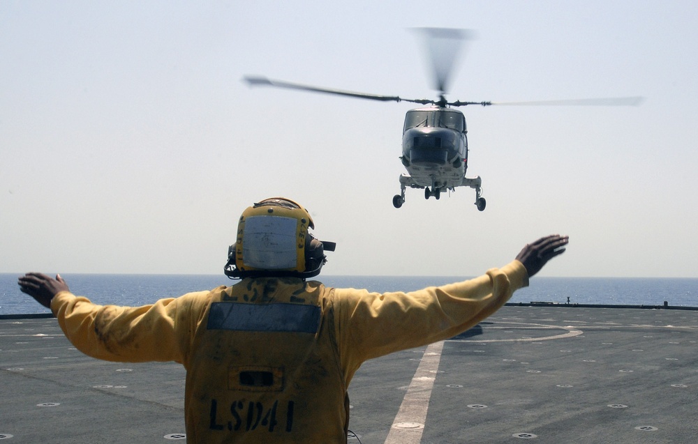 German Marine Lynx refuels aboard USS Whidbey Island