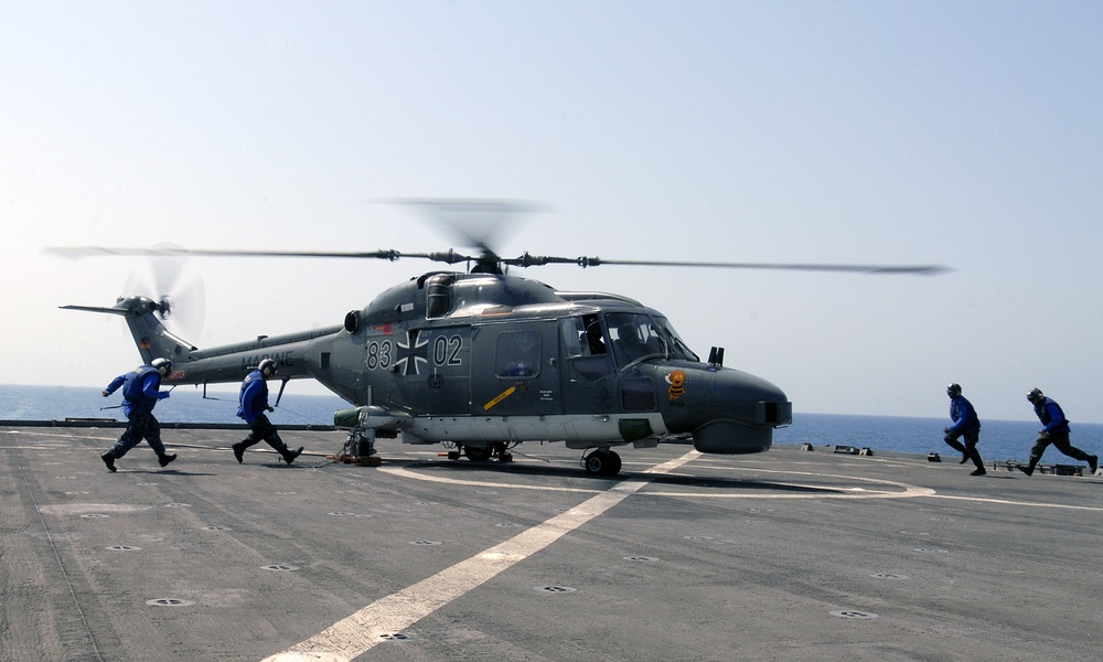 German Marine Lynx refuels aboard USS Whidbey Island