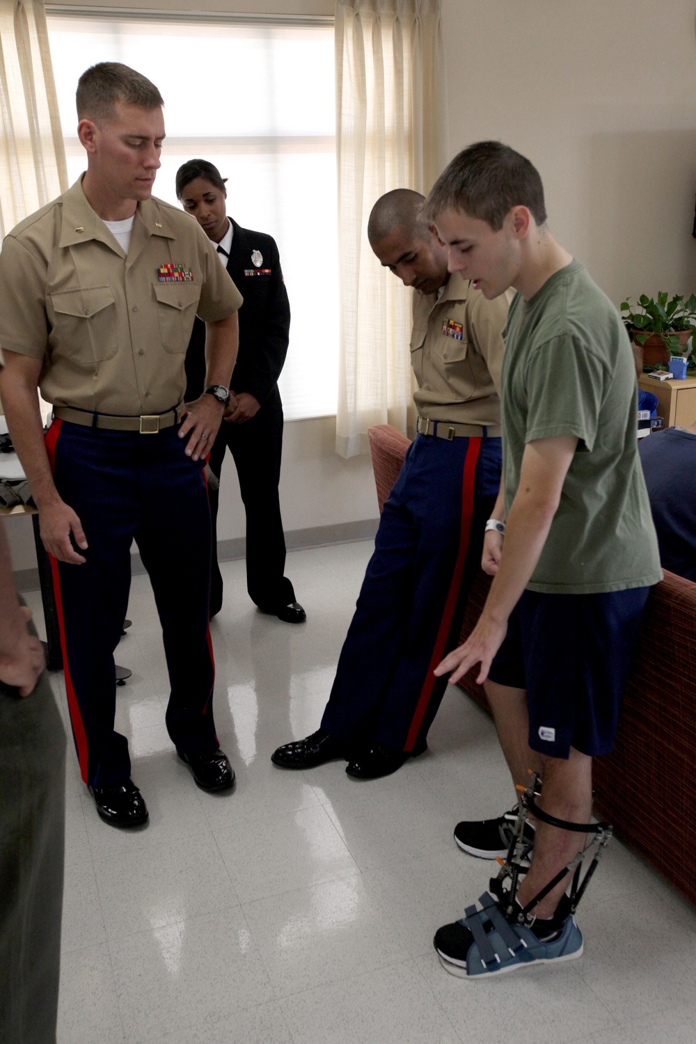 Marines, sailors visit Palo Alto Veterans hospital