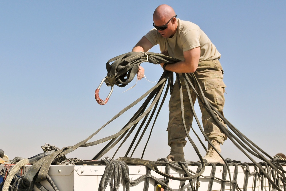 Blackhawk soldiers perform sling load operations