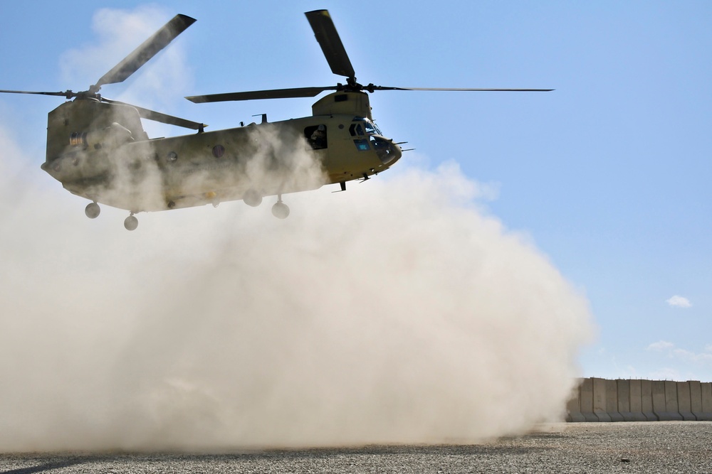 Blackhawk soldiers perform sling load operations