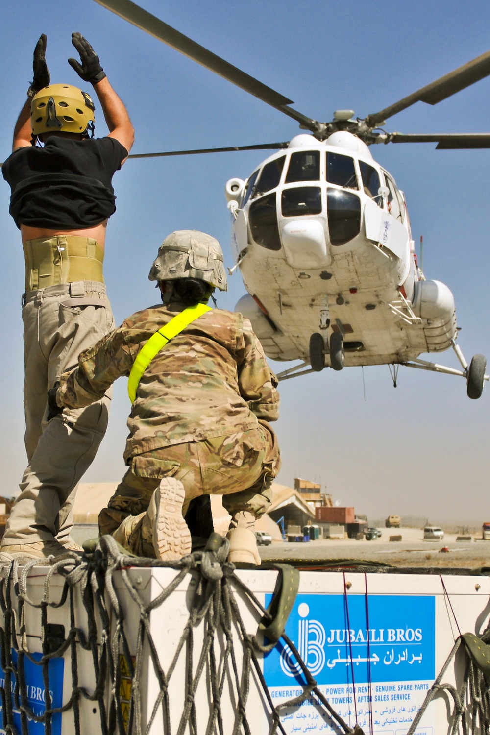 Blackhawk soldiers perform sling load operations