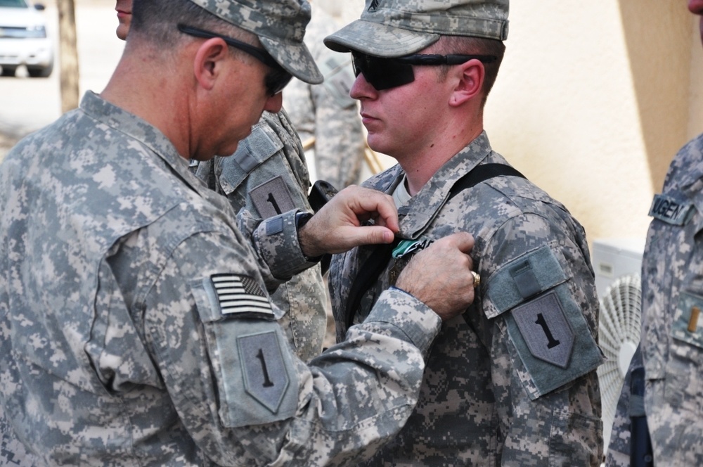 ‘Bounty Hunter’ Company soldiers receive awards and ‘Big Red One’ Society streamer