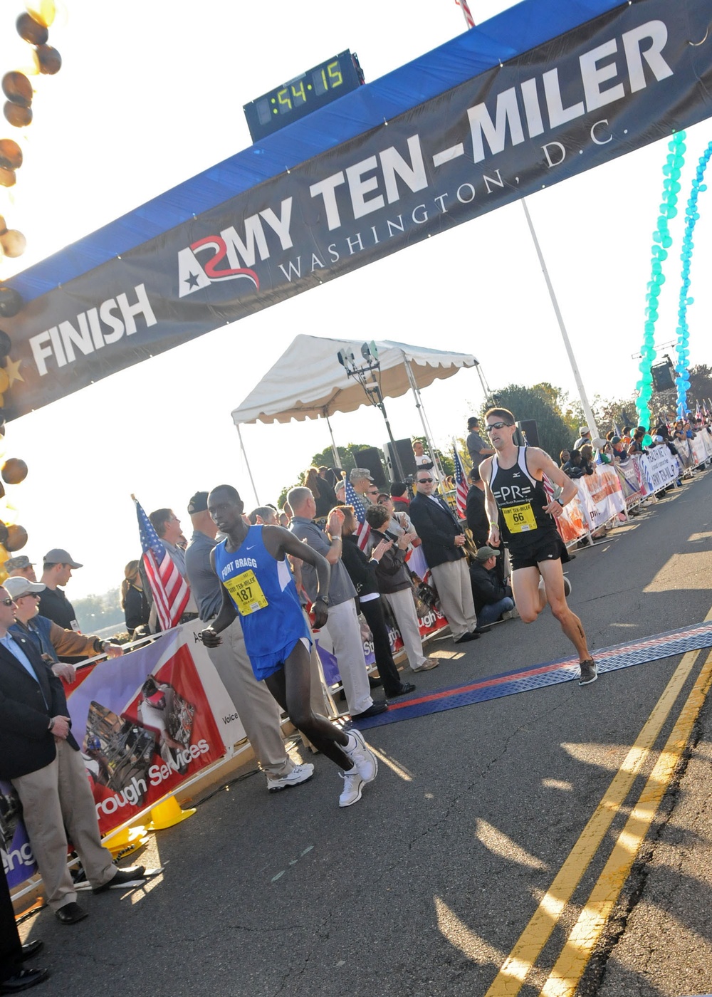 Fort Bragg runs away with gold at Army 10-Miler