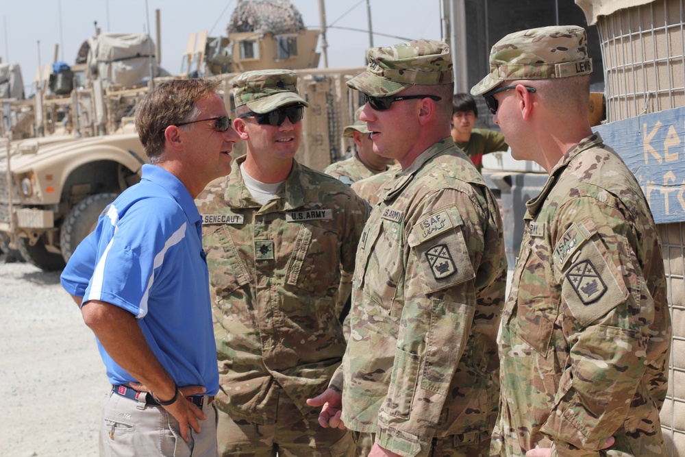 Governor of Tennessee visits Afghanistan, TF Roughneck
