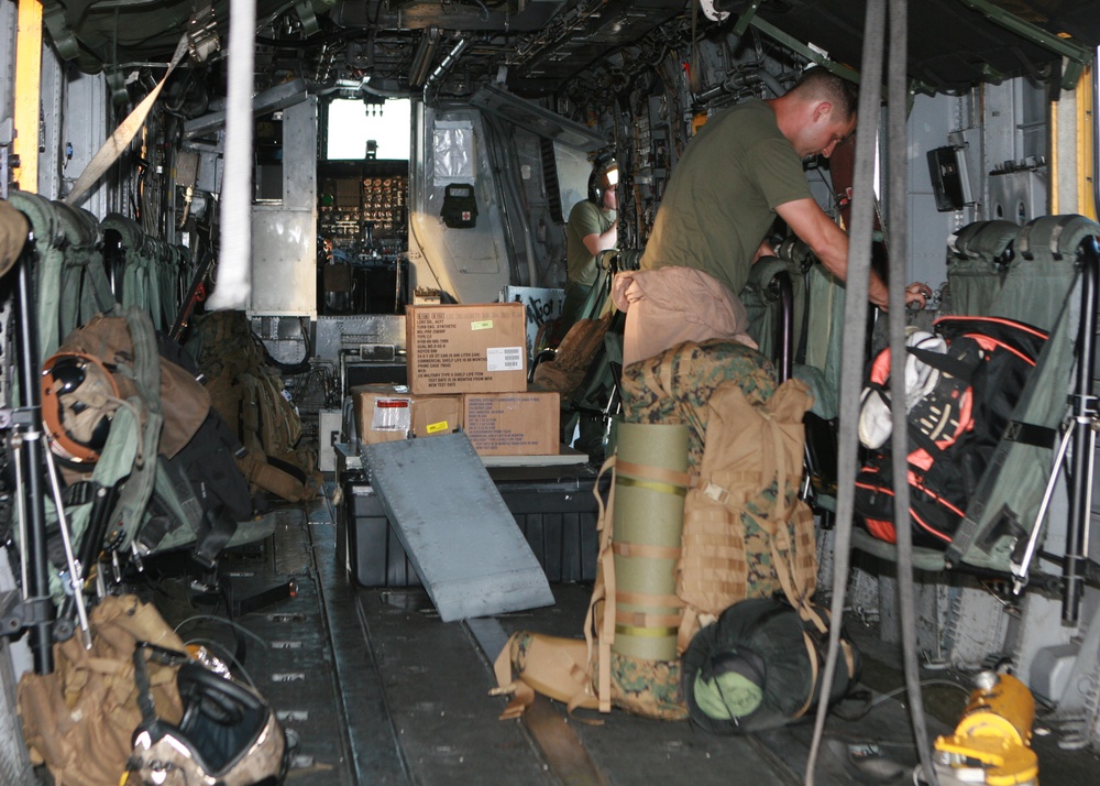 HMH-461 conducts desert training at EMV
