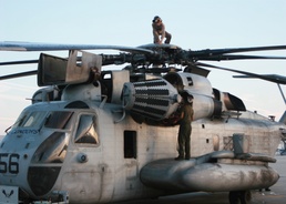 HMH-461 conducts desert training at EMV