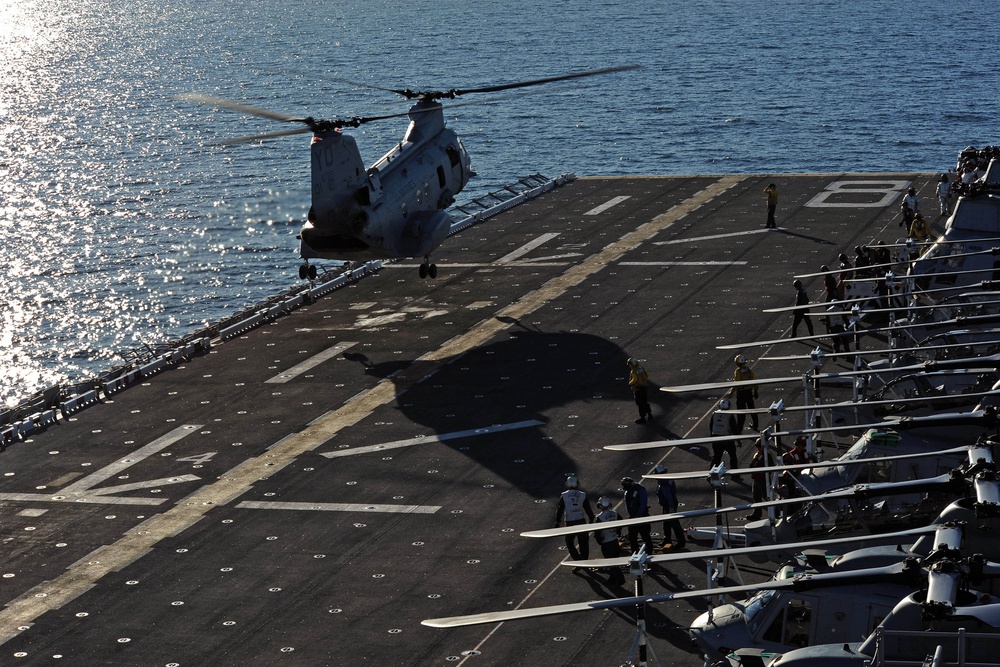 CH-46E Sea Stallion lands aboard USS Makin Island