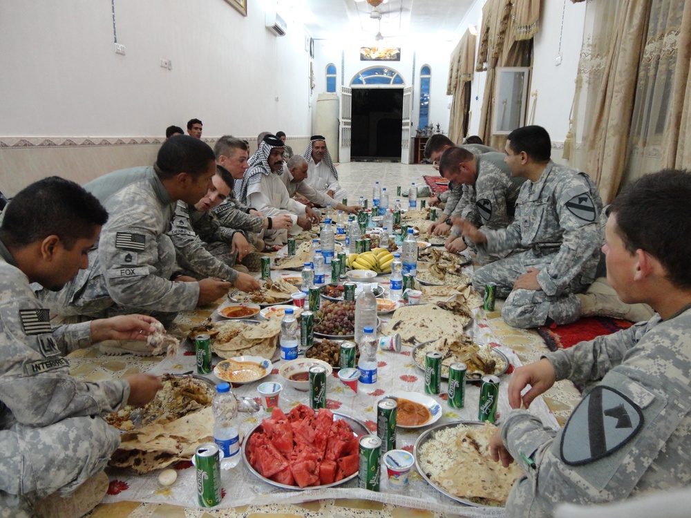 Stallion soldiers enjoy feast