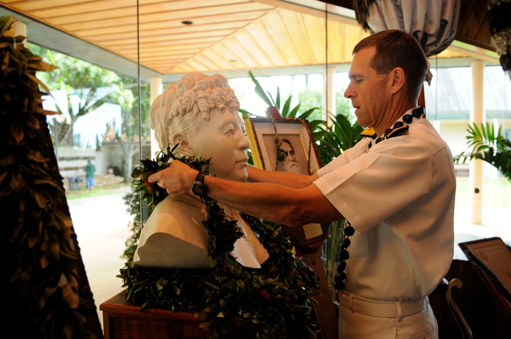 Navy Region Hawaii commander tours campus