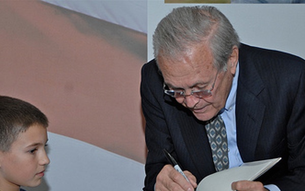 Donald Rumsfeld meets Yongsan eye-to-eye
