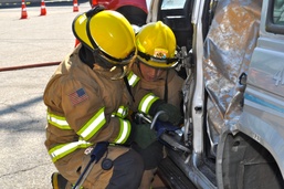 Yongsan Fire Department demonstrates the Jaws of Life