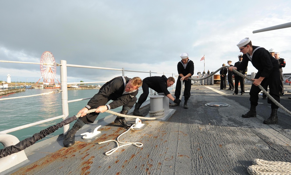 USS Philippine Sea visits Georgia