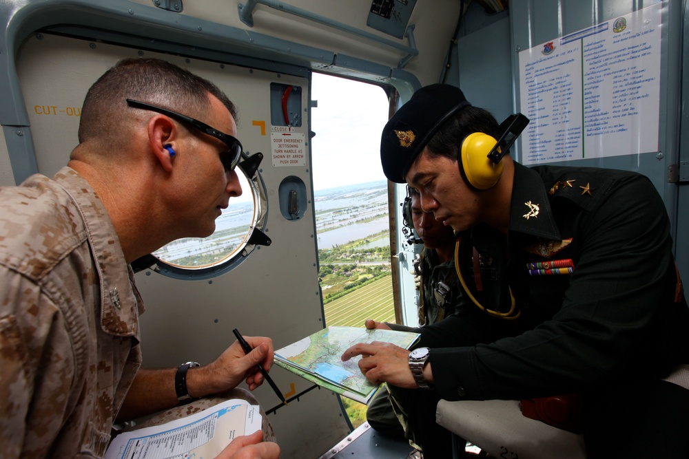 III MEF assess flooding in Thailand