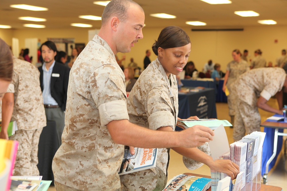 Service members learn education options