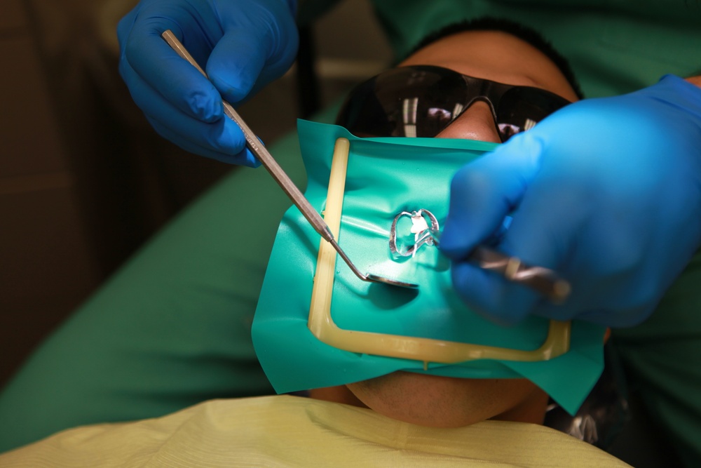 Dental techs bare teeth in Miramar