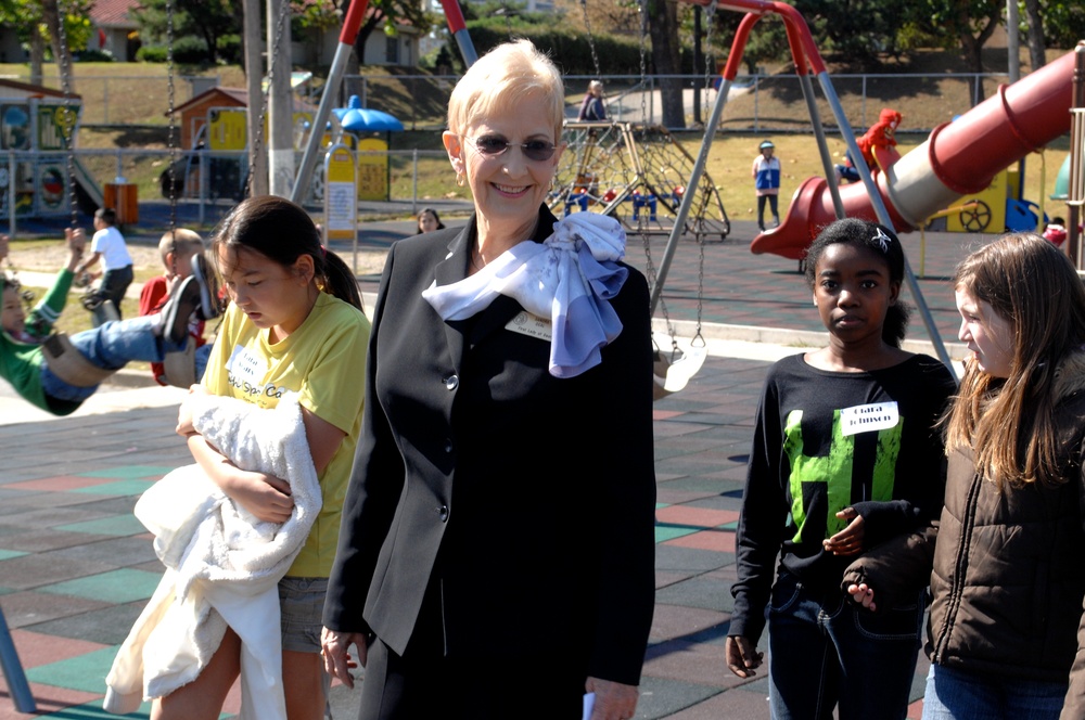 SAES greets first lady of Georgia