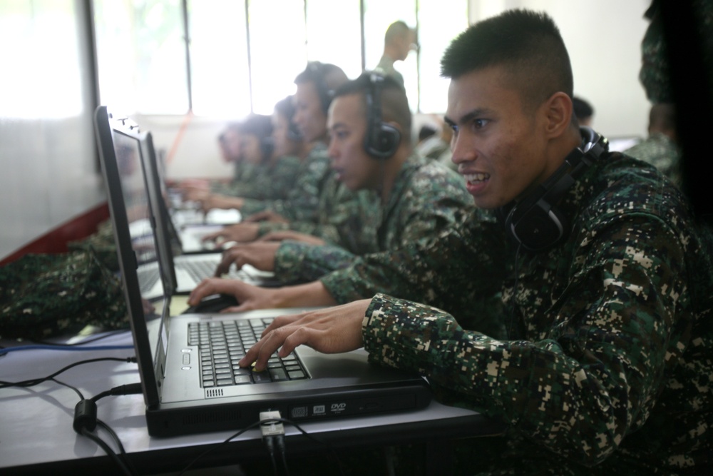 US, Philippine Marines use virtual reality to train for combat