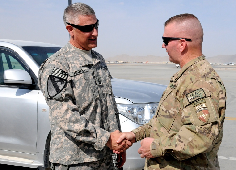 Sgt. Maj. of the Army meets with Troxell