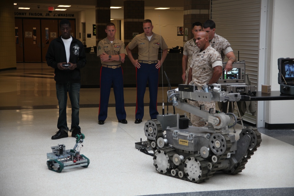 EOD Marines display practicality of robots