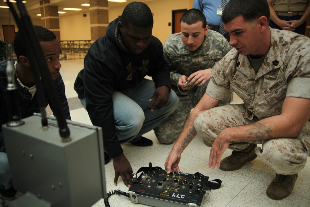 EOD Marines display practicality of robots