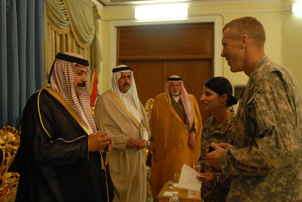 US forces meet with sheiks, Sons of Iraq