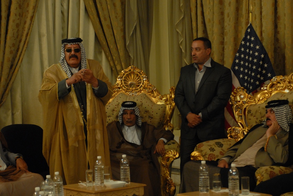 US forces meet with sheiks, Sons of Iraq