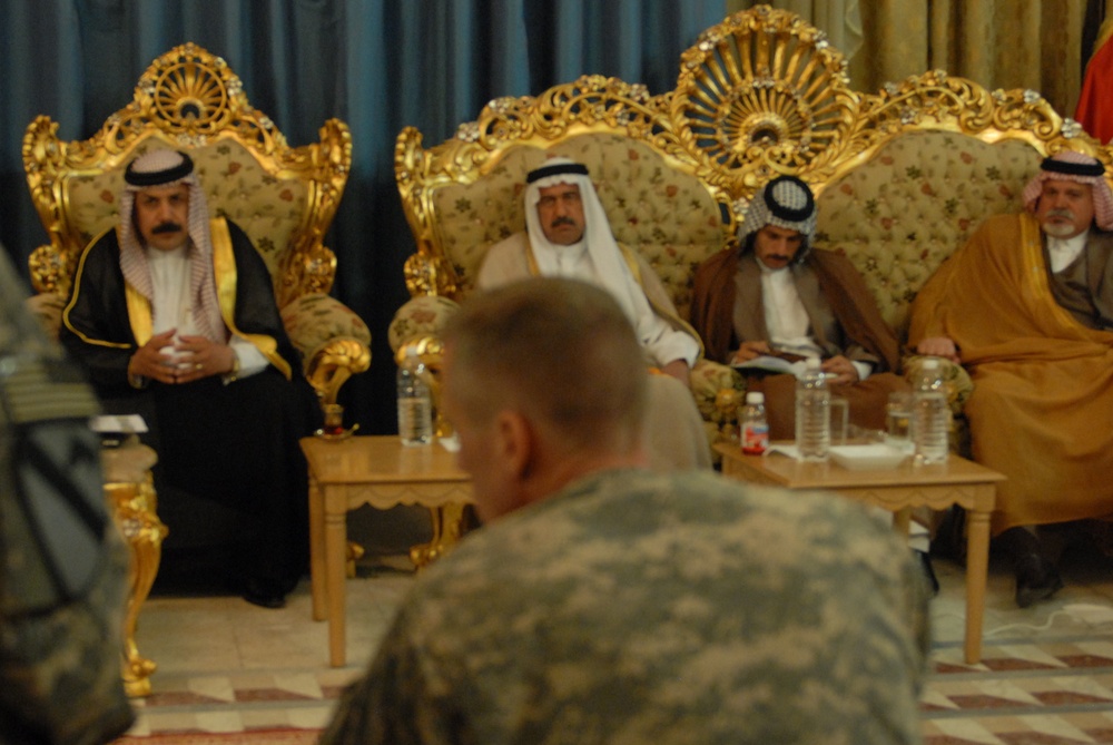 US forces meet with sheiks, Sons of Iraq