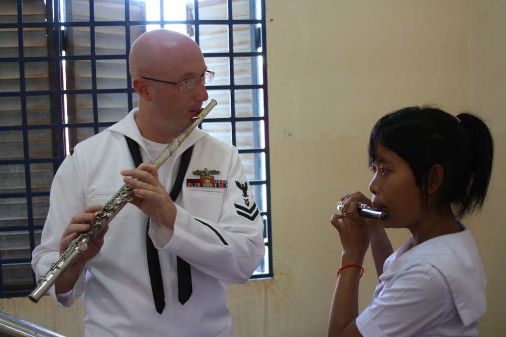 Sailors visit fine arts school in Cambodia