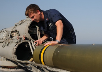 USS Mitscher sonar technicians perform maintenance