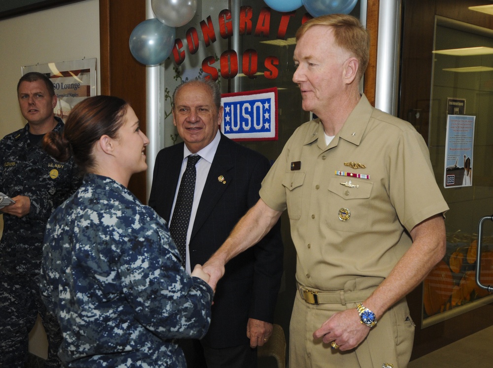 Deputy C6F congratulates sailors of the quarter