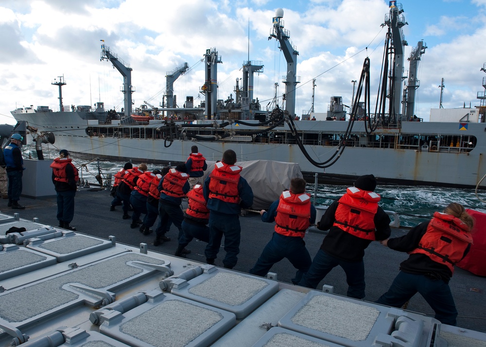 USS Arleigh Burke takes on supplies