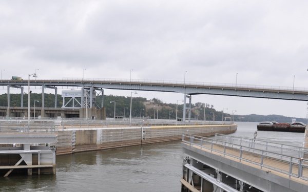 Tennessee River locking operations keep America's economy in ship shape