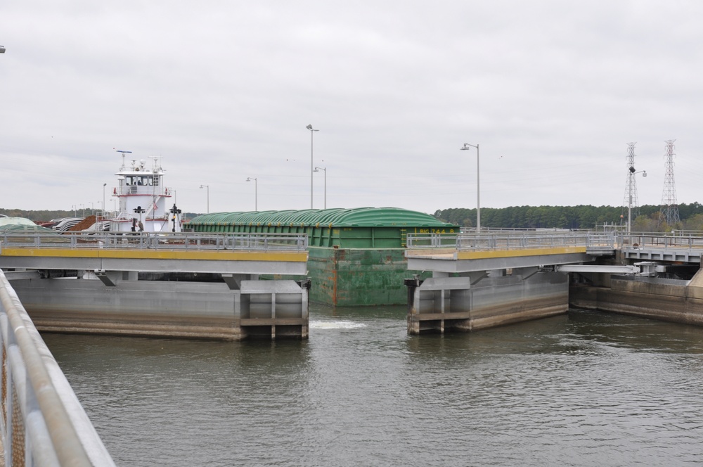 Tennessee River locking operations keep America's economy in ship shape