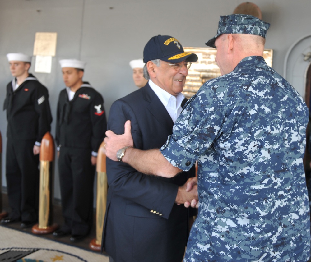 US Secretary of Defense visits USS Blue Ridge