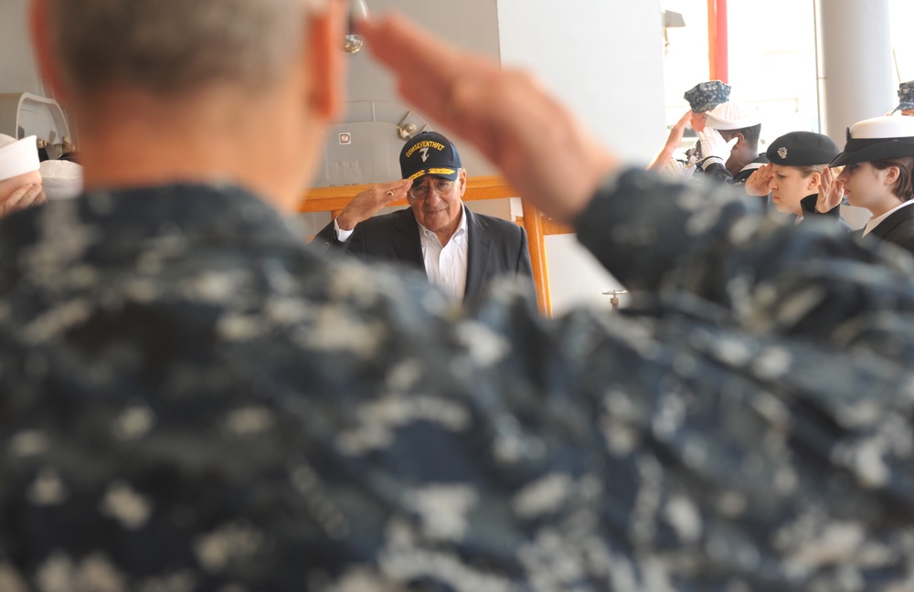 US Secretary of Defense visits USS Blue Ridge