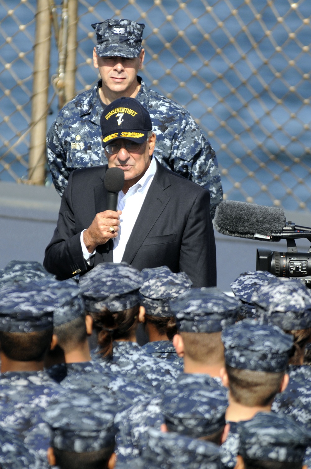 US Secretary of Defense visits USS Blue Ridge