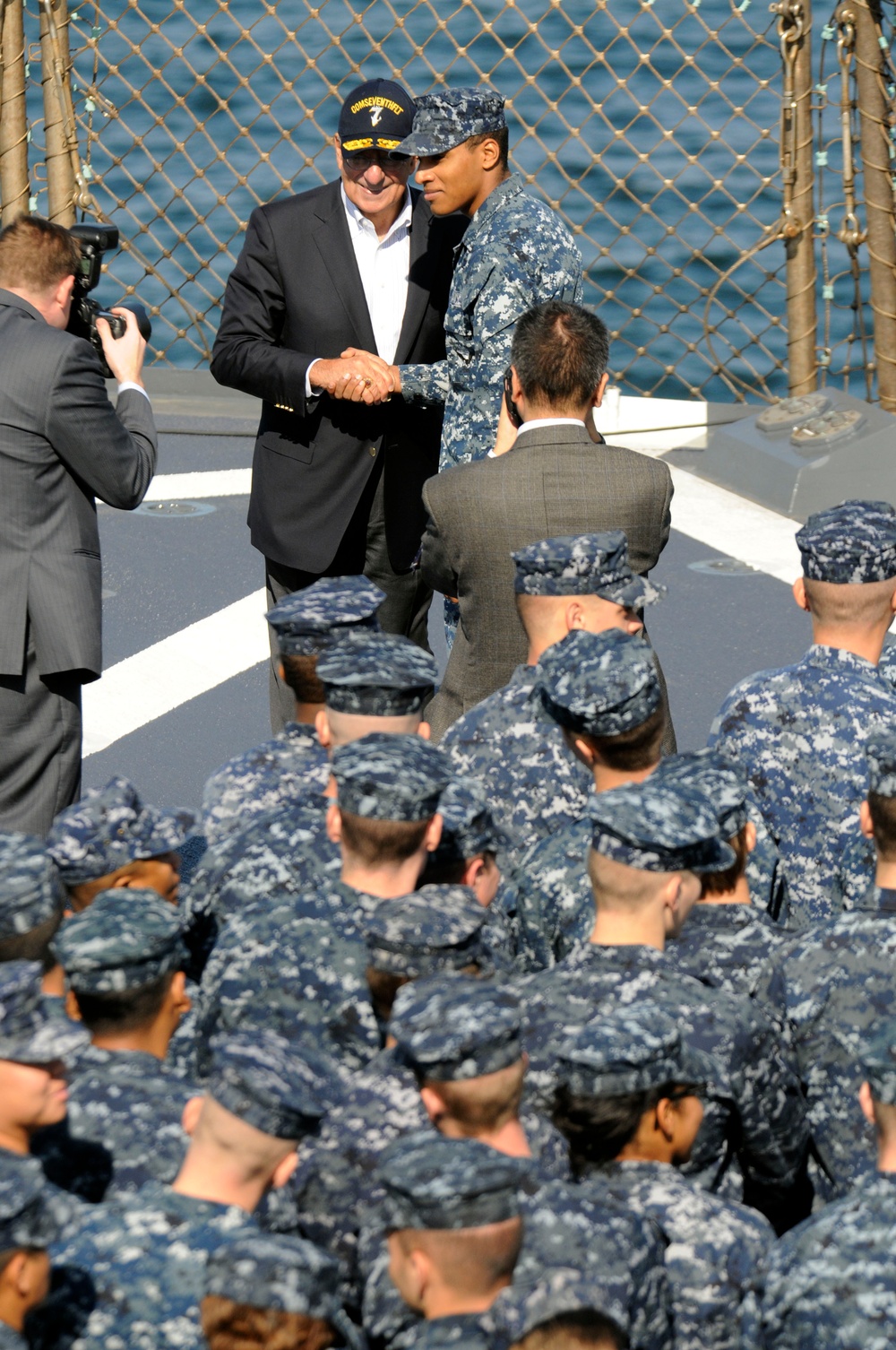 US Secretary of Defense visits USS Blue Ridge