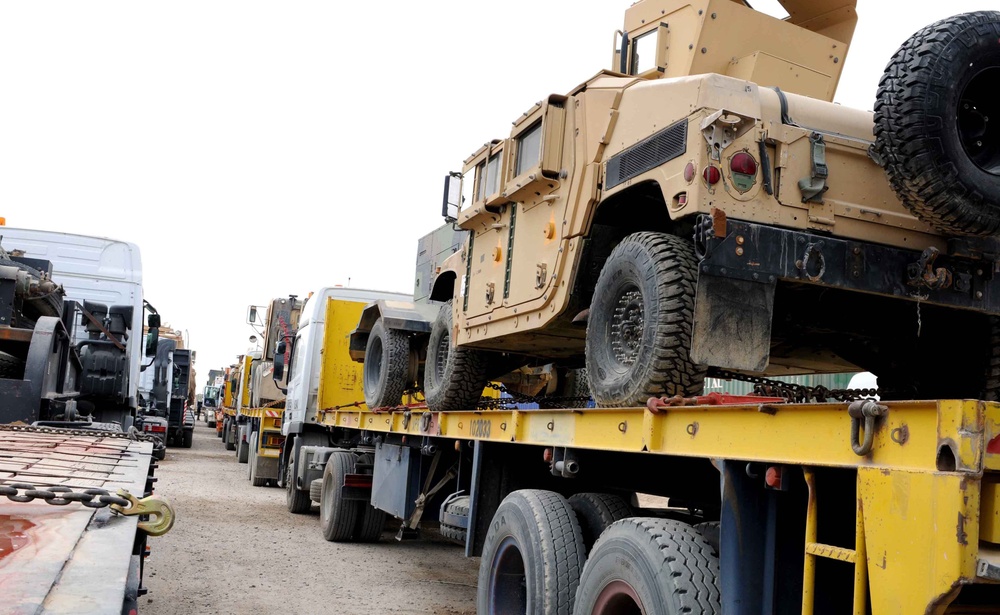 Convoys continue to leave Iraq