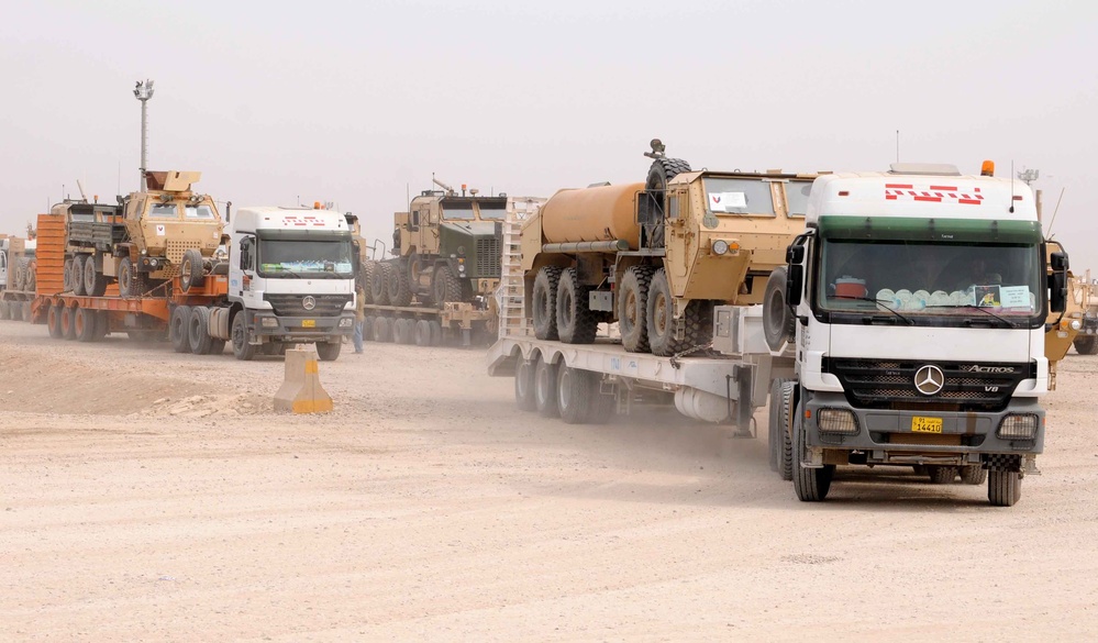 Convoys continue to leave Iraq