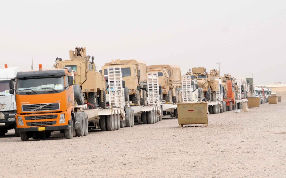 Convoys continue to leave Iraq