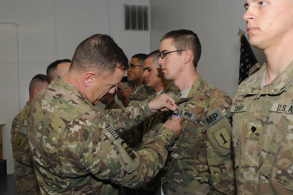 First Infantry Division commanding general visits Forward Operating Base Salerno