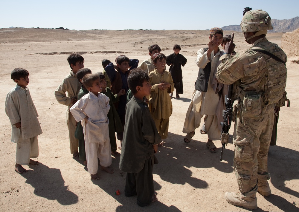 Afghan and US forces meet with local leaders in Ulagay