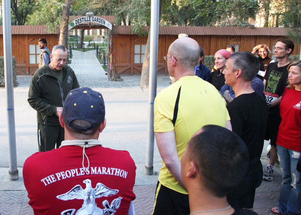 ISAF commander kicks off Marine Corps Marathon Forward