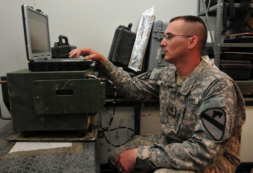 Electronic warfare soldiers keep battlefield safe