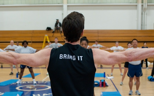 Tony Horton visits Travis airmen